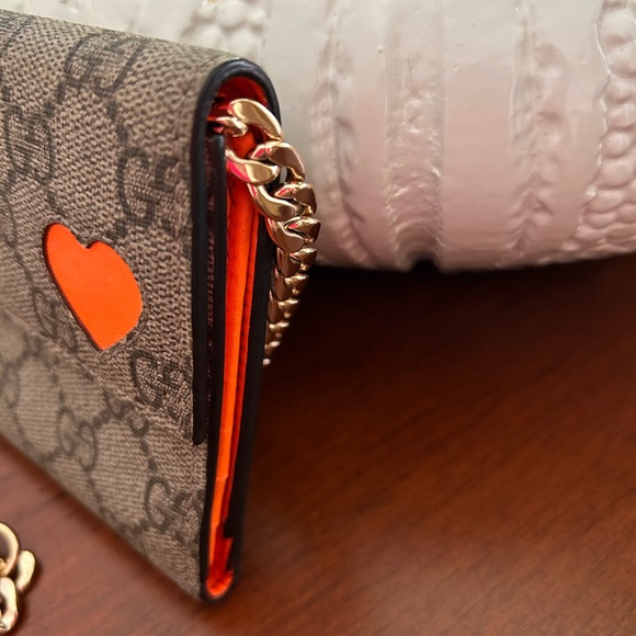 *AUTHENTIC*GUCCI GG SUPREME MONOGRAM ORANGE HEART WALLET - Picture 5 of 15